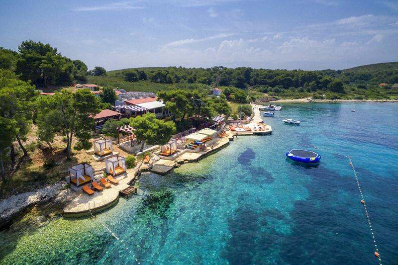 Antonio Patak Restaurant buoys