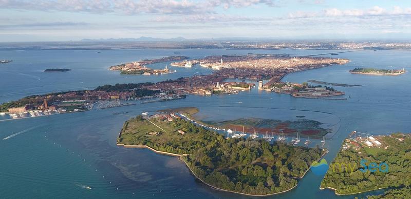 Venezia Certosa Marina