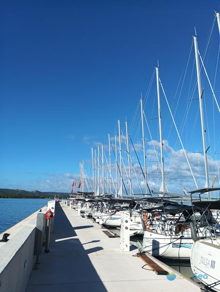 Molum Marine Club