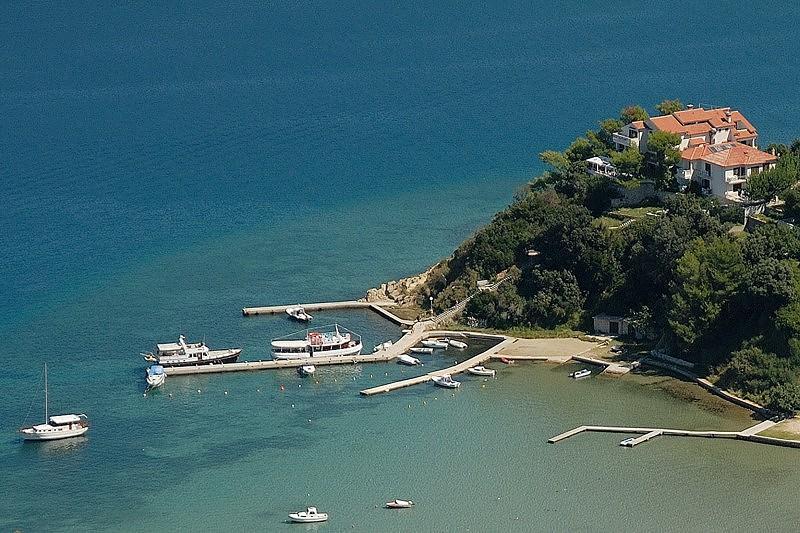 Belvedere - Anlegemole und Gasthaus Belveder,
erreichbar über Stiege mit 100 Stufen