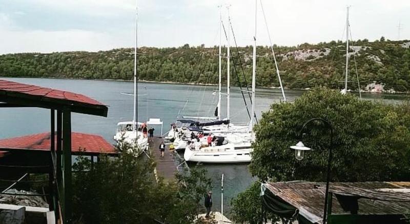 Konoba Smokvić jetty