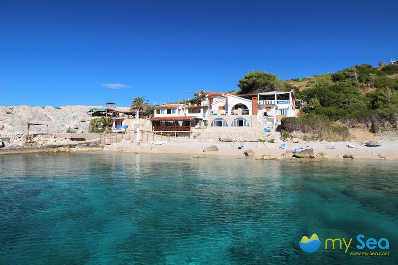 Konoba Gego buoys - Konoba Gego is the one in the middle (at the beach).