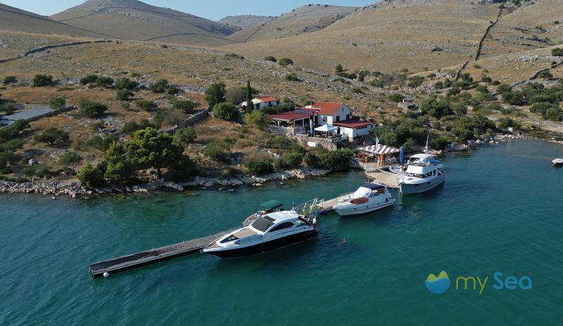 Konoba Robinson jetty