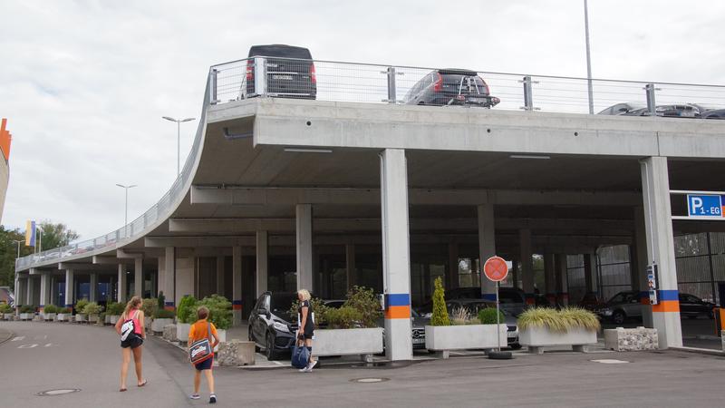 Ultramarin Parkhaus (P1)