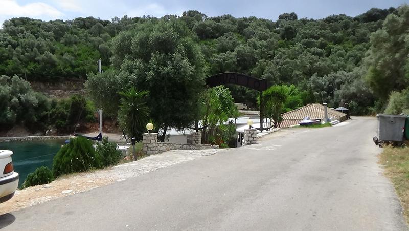 Karnayio Taverna - Eingang von der Strasse