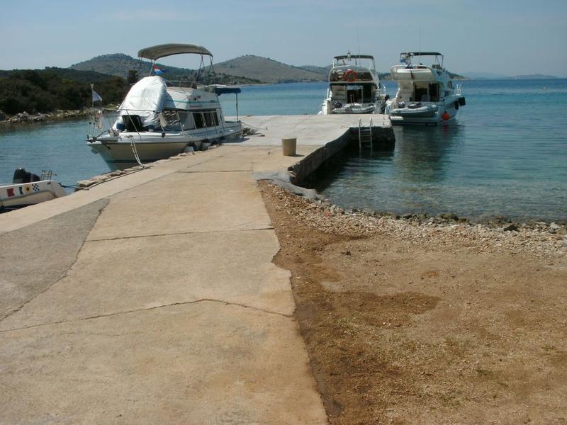 Konoba Bain jetty