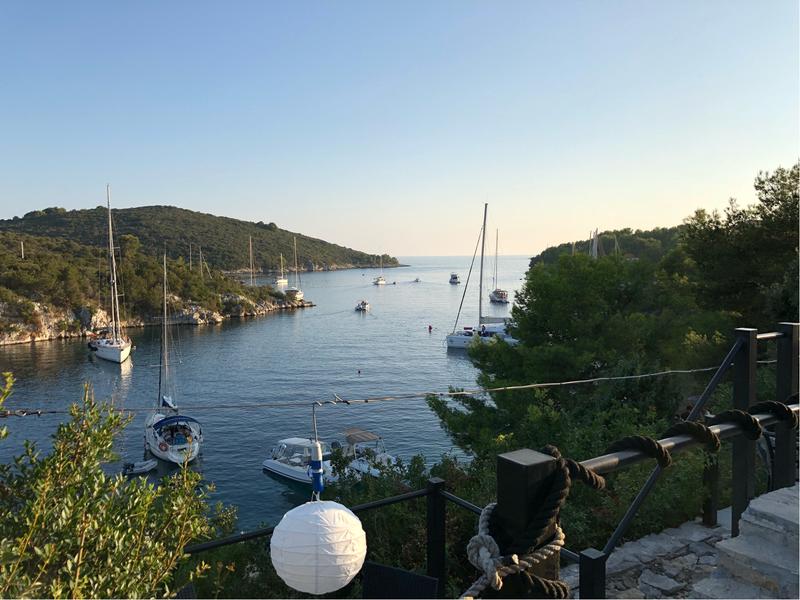 Restaurant Sismis buoys