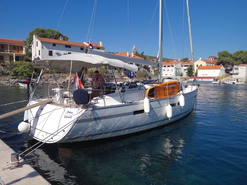 Božava - Hinter dem Wellenbrecher