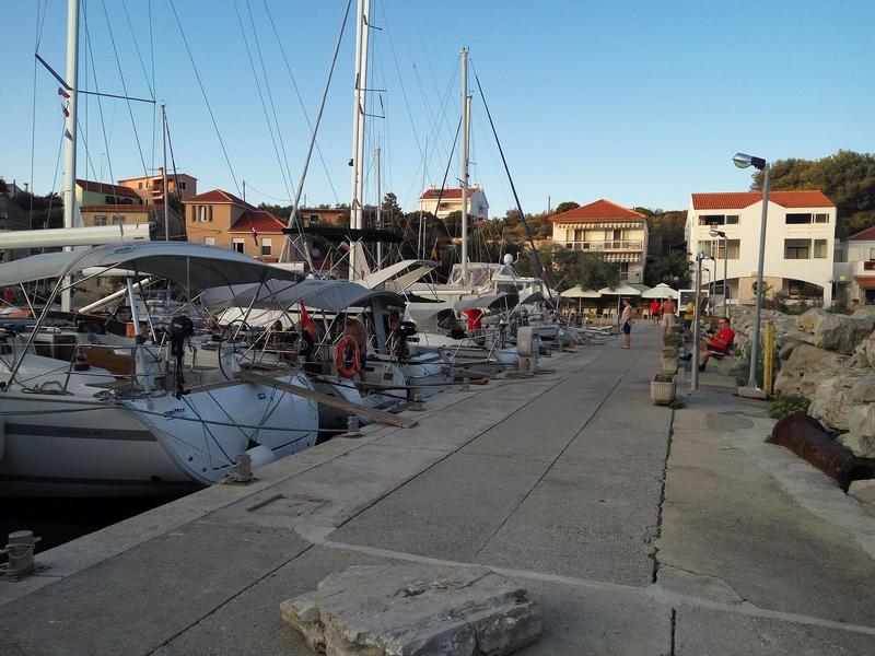 Božava - Wellenbrecher mit Blick auf Bozana