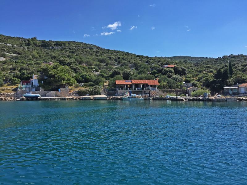 Konoba Landinić buoys