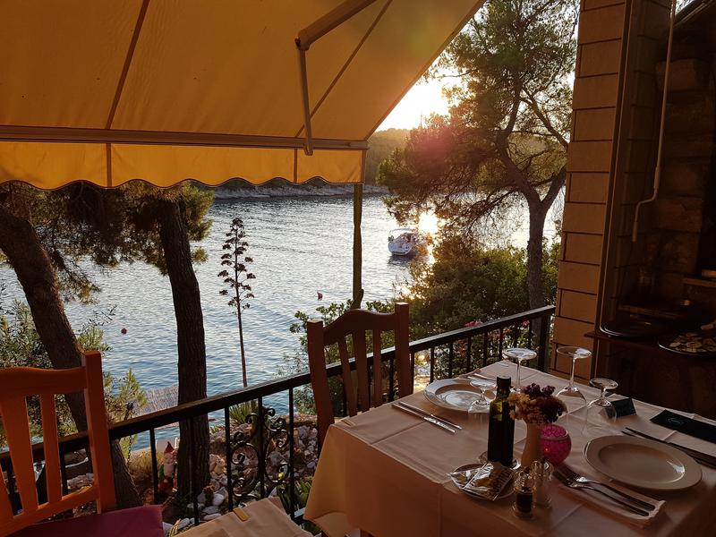 Restoran Villa Jagodna buoys