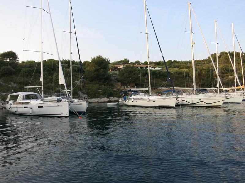 Restaurant Sismis buoys