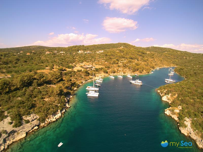 Restaurant Sismis buoys