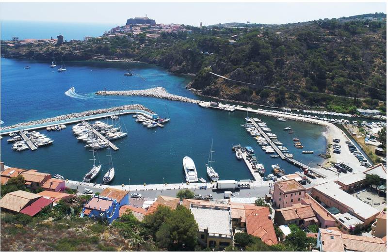 Marina di Capraia Isola