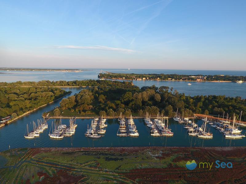 Venezia Certosa Marina