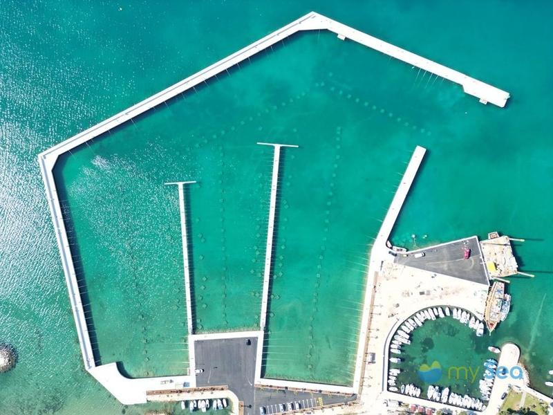 Molum Marine Club