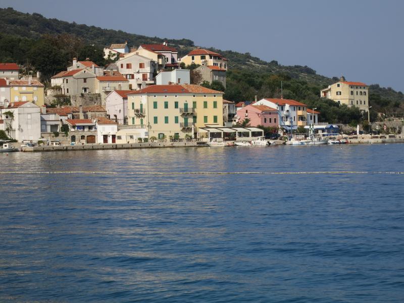 Na Moru - Blick auf den Hafen von Valun.
