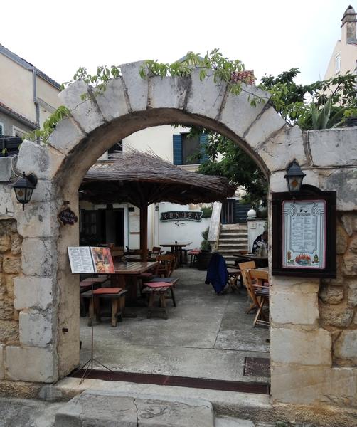 Cotonum - Eingang zu einen schönen Garten!