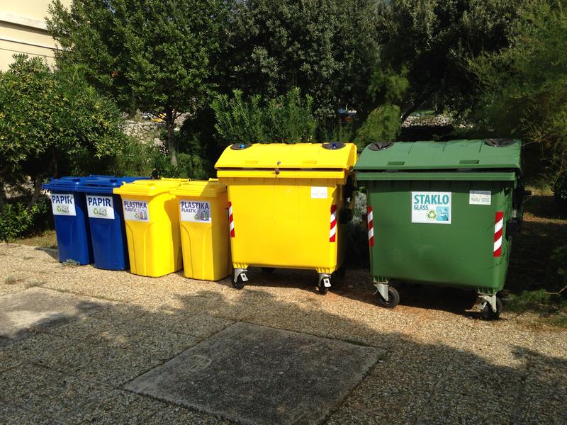 Sammelstelle für Kunststoff- und Metalmüll