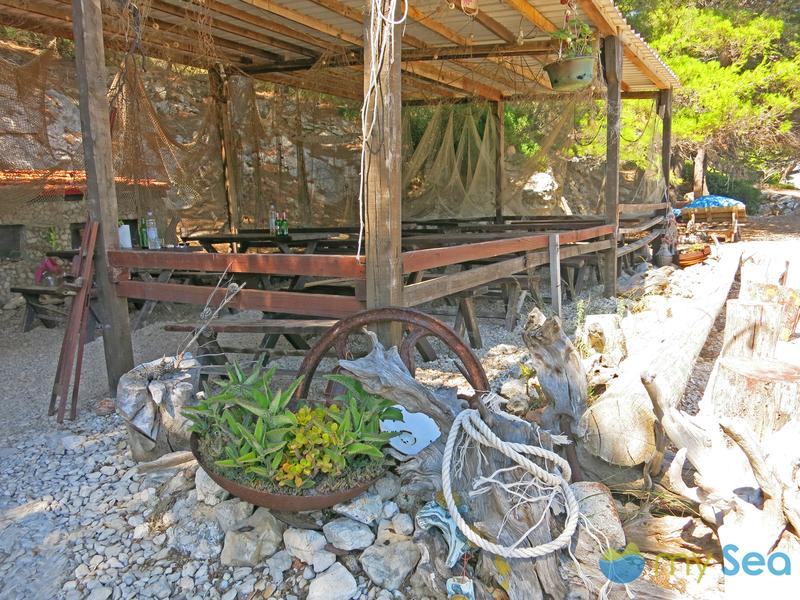 Konoba Mrčara jetty Lastovo