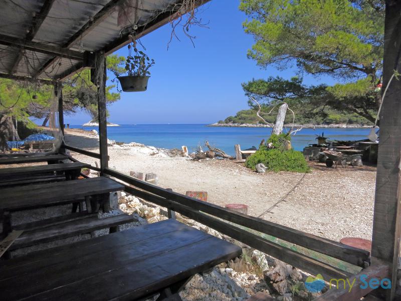 Konoba Mrčara jetty Lastovo