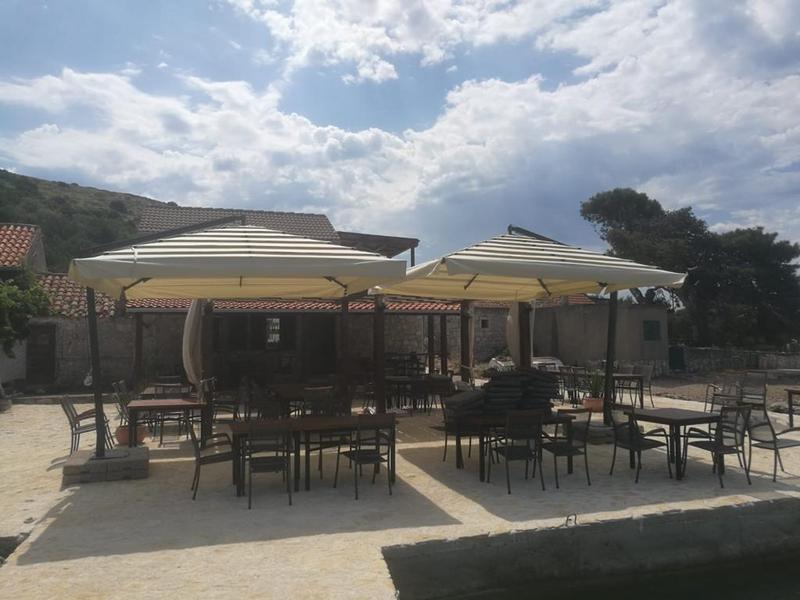 Konoba Larus buoy field