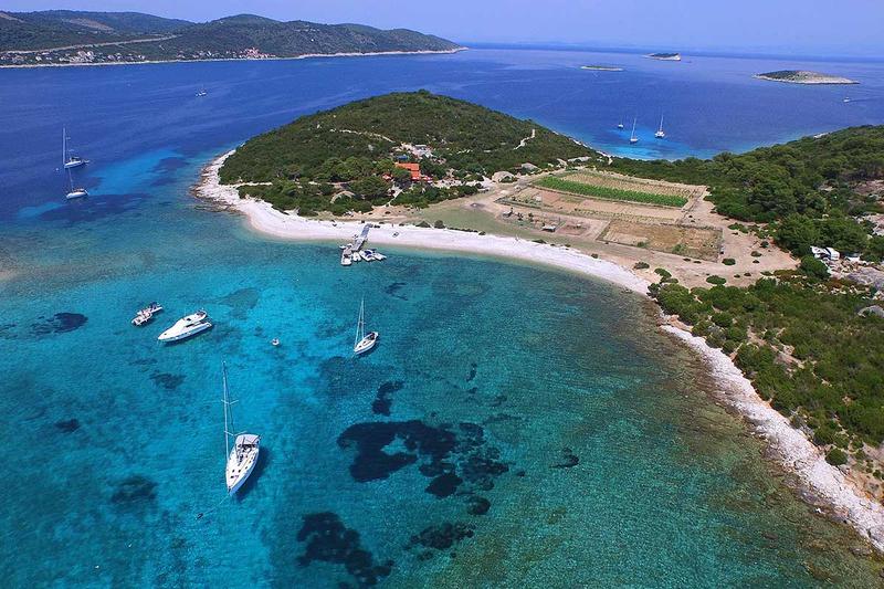 Konoba Budikovac buoys