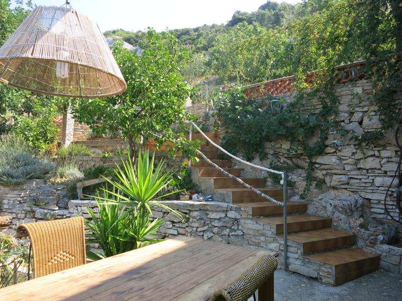 Lonely Paradise Restaurant Bojen