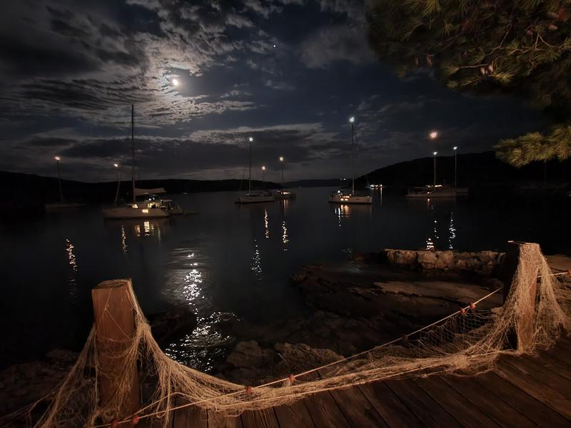 Konoba Familja buoys