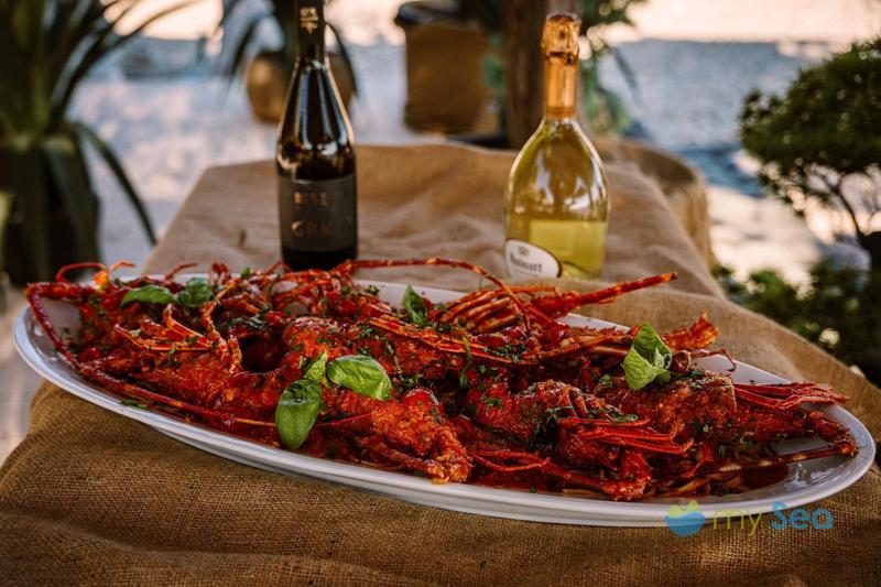 Konoba Budikovac buoys