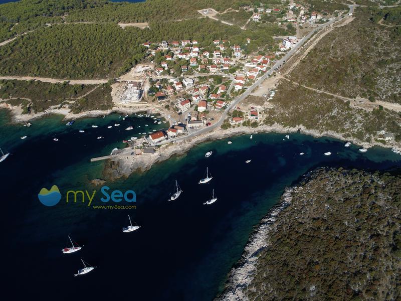 Konoba Dalmatino buoys