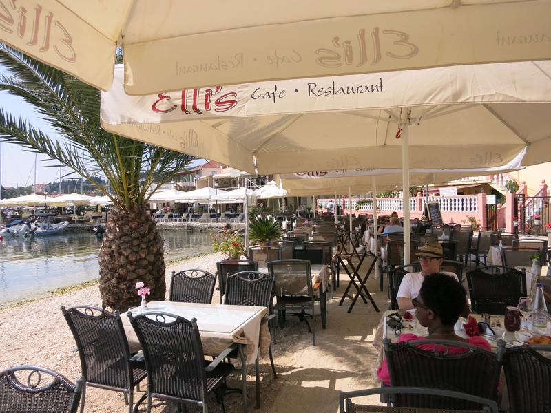 Elli's Café Restaurant
