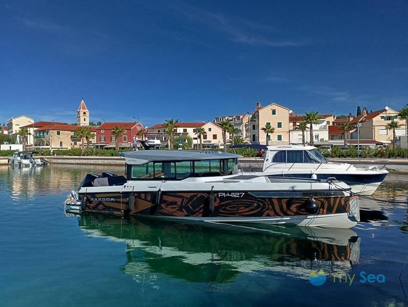 Molum Marine Club