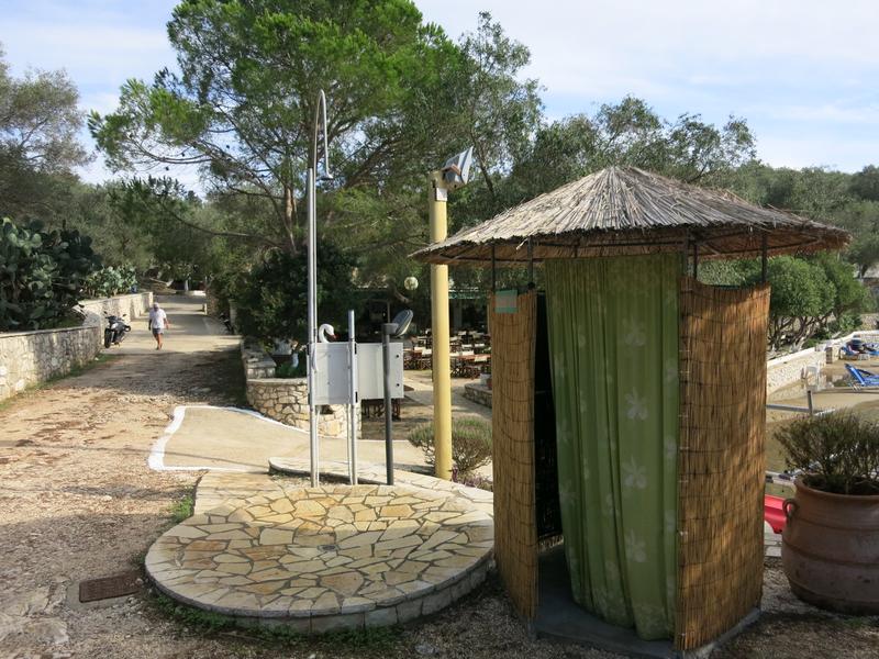 Mongonissi Beach Restaurant - Einfache Dusche