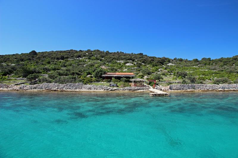 Babalu - Crystal clear water in front of Babalu