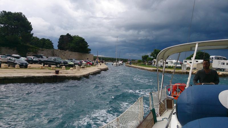 Osor - Durchfahrt bei Osor (starke Strömung möglich)