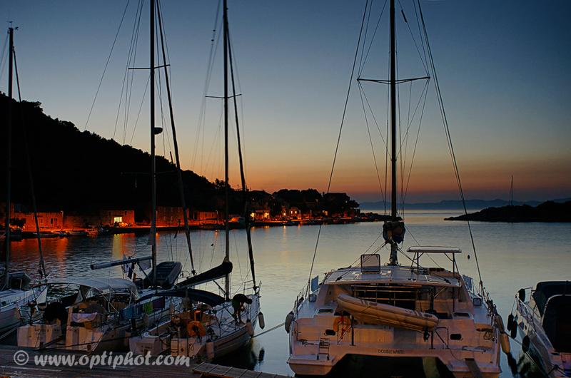 Augusta Insula restaurant  jetty - Lastovo Zaklopatica Schwimmsteg in der Dämmerung