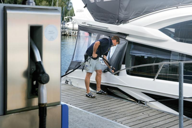 Ultramarin Seetankstelle