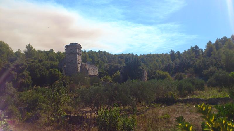 Mostir - Ruine in der Bucht von Mostir