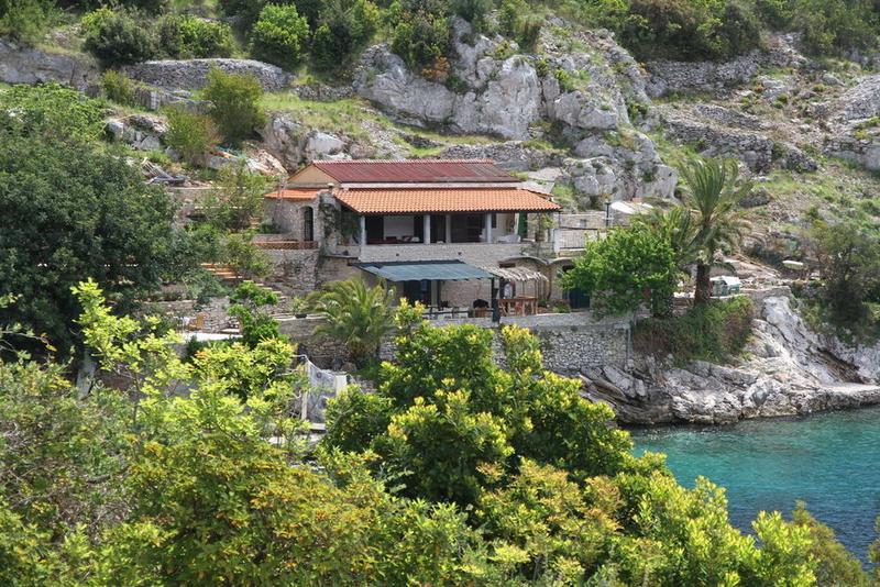 Lonely Paradise Restaurant Bojen