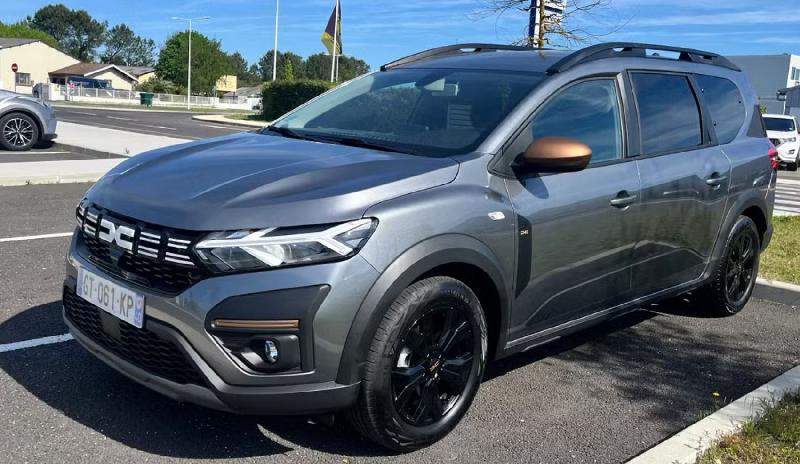 Un véhicule  de la catégorieBREAK CROSSOVER 