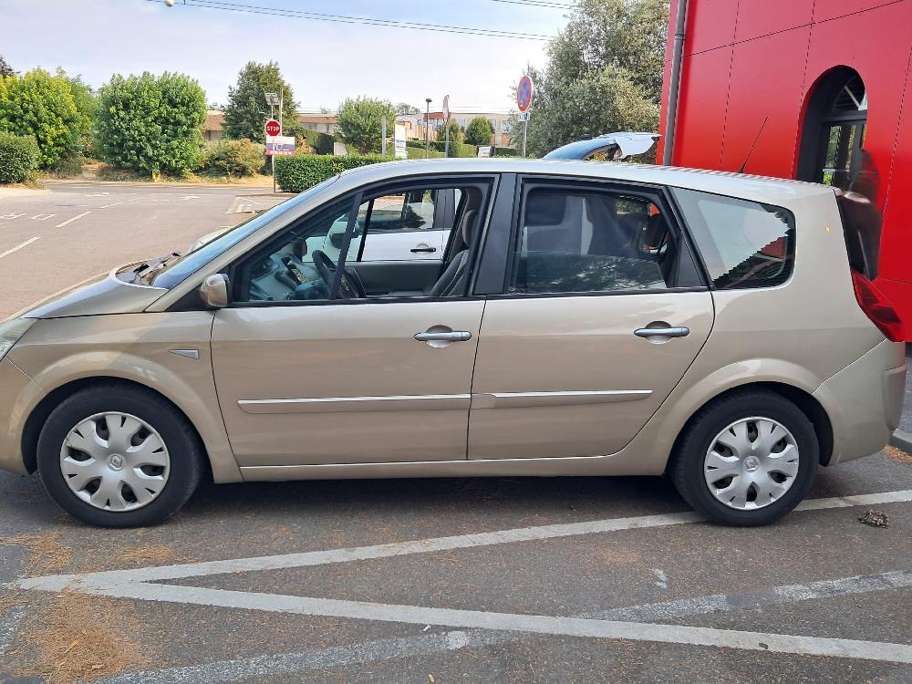 Renault Grand Scénic II (2006) — photo 1