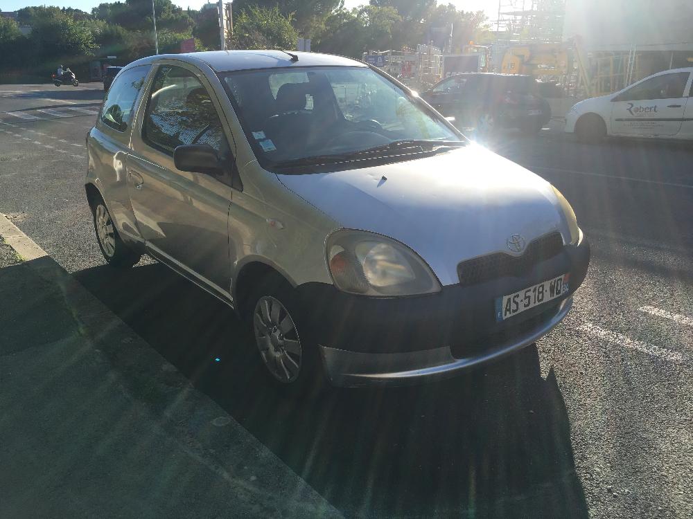 Toyota Yaris (2002) — photo 2