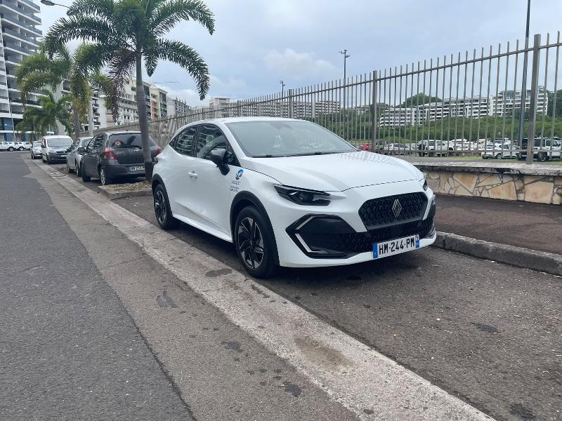 Un véhicule  de la catégorieCLIO  BOITE AUTO 