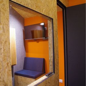 Fabrication de banquettes pour une petite salle au sein d'un espace de co-working, Paris Centre Valérie