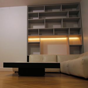 Deux bibliothèques en bois peint Thibaut