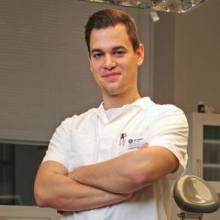 Zvětšit obrázek: Maroš Henček, zubař Praha