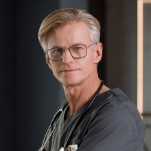 Powiększ obraz: Paweł Dąbrowski, chirurg Warszawa