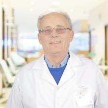 Powiększ obraz: Jacek Szymańczyk, dermatolog Warszawa