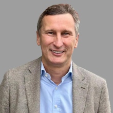 Powiększ obraz: Piotr Winkler, neurochirurg Poznań